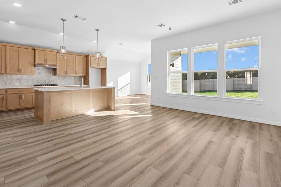 Spacious, unfurnished interior of a new home in The Colony, Bastrop (Image 16).
