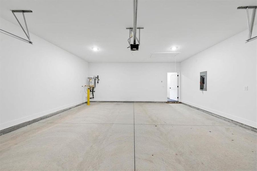 Spacious, unfurnished interior of a new home in Tuscany Hills, Douglasville (Image 31).