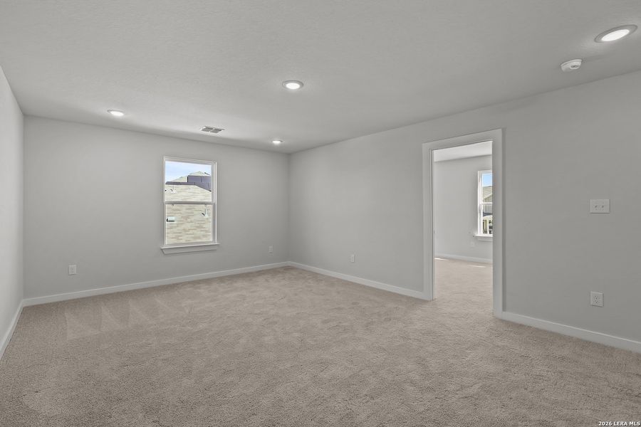 Spacious, unfurnished interior of a new home in Cinco Lakes, San Antonio (Image 16).