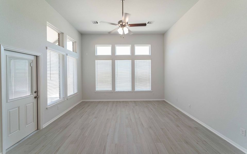 Spacious, unfurnished interior of a new home in River Ranch Meadows, Dayton (Image 10).