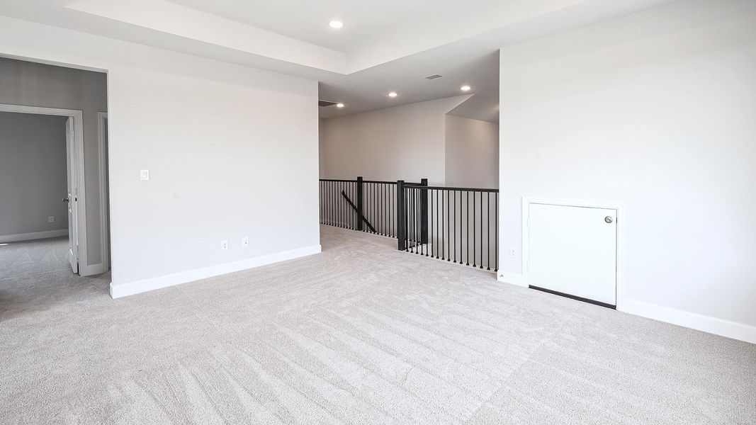 Spacious, unfurnished interior of a new home in 6 Creeks 50', Kyle (Image 19).