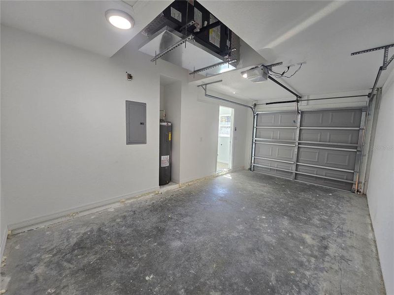 Spacious, unfurnished interior of a new home in , Ocklawaha (Image 33).