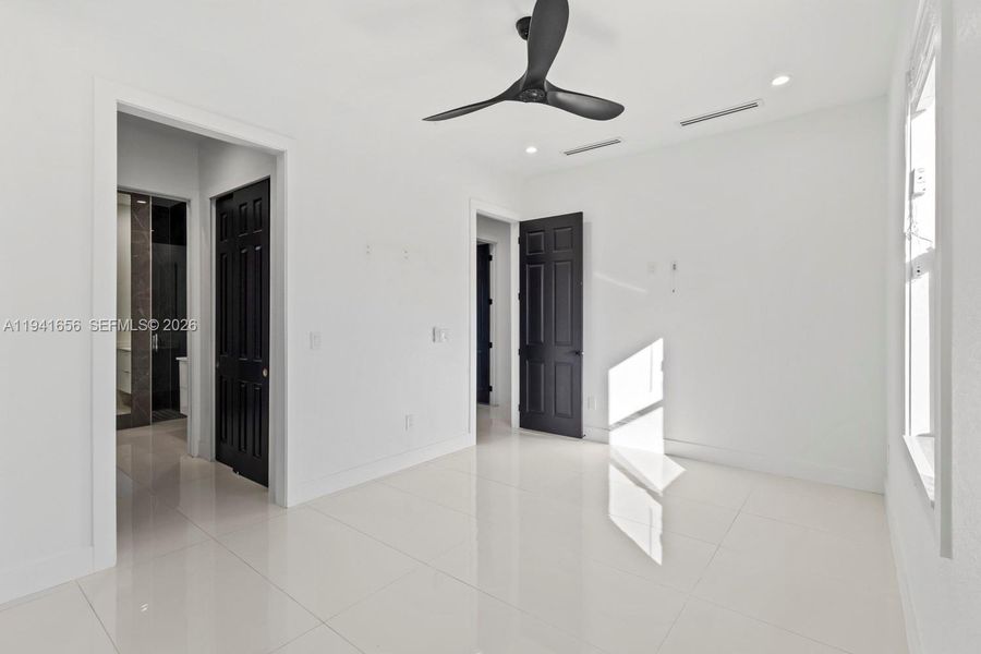 Spacious, unfurnished interior of a new home in , Lehigh Acres (Image 31).