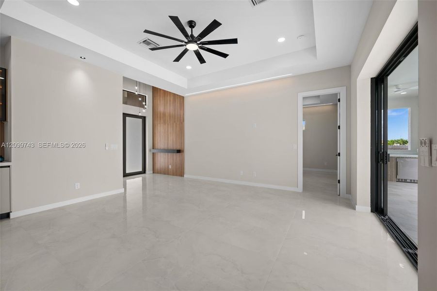 Spacious, unfurnished interior of a new home in , Cape Coral (Image 21).