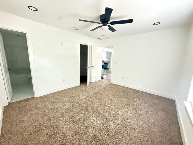 Spacious, unfurnished interior of a new home in , Paris (Image 6).