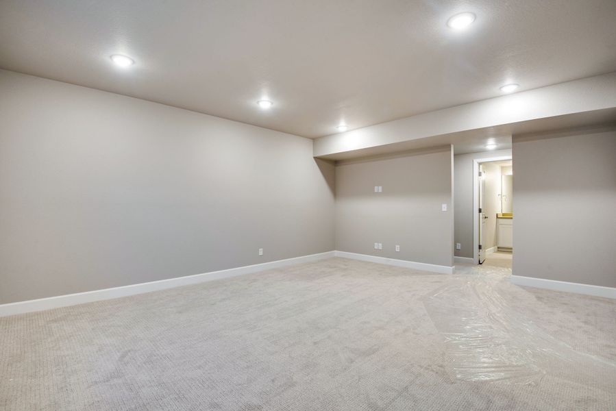 Spacious, unfurnished interior of a new home in Sterling Ranch, Littleton (Image 28). Spacious, unfurnished interior of a new home in Sterling Ranch, Littleton (Image 28).