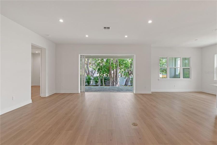 Spacious, unfurnished interior of a new home in , Tampa (Image 50).