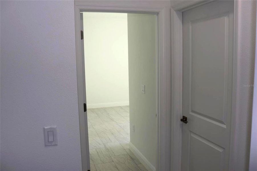 Spacious, unfurnished interior of a new home in , Citrus Springs (Image 32).