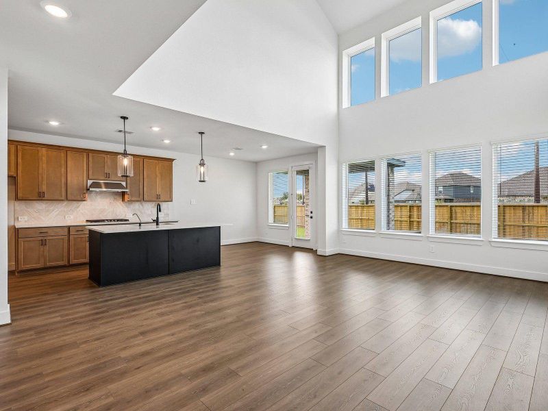 Spacious, unfurnished interior of a new home in Kingdom Heights, Rosenberg (Image 31).