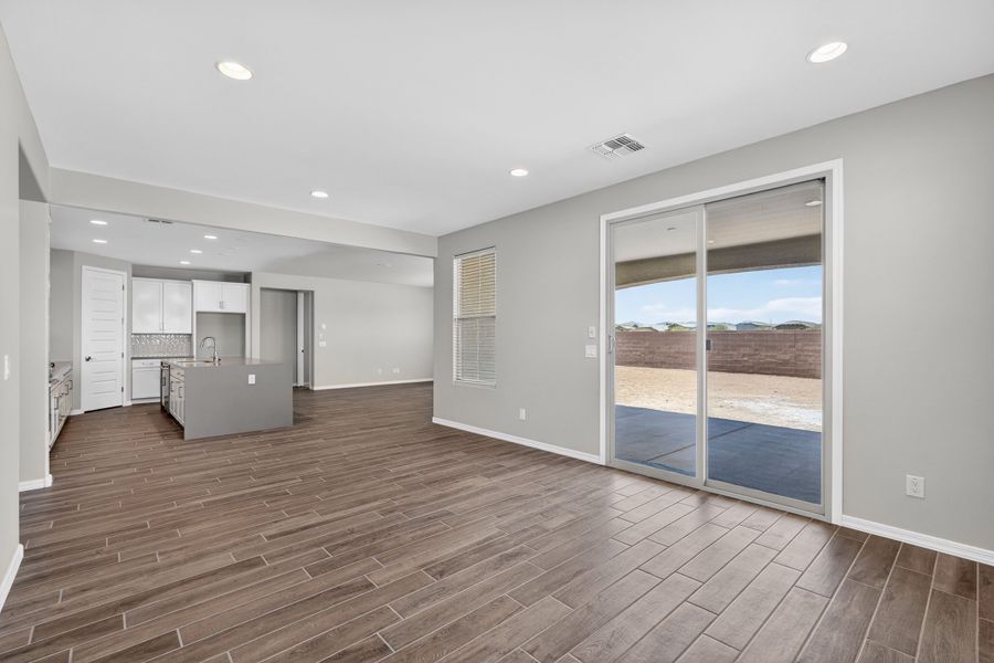 Spacious, unfurnished interior of a new home in Artisan at Asante, Surprise (Image 14). Spacious, unfurnished interior of a new home in Artisan at Asante, Surprise (Image 14).