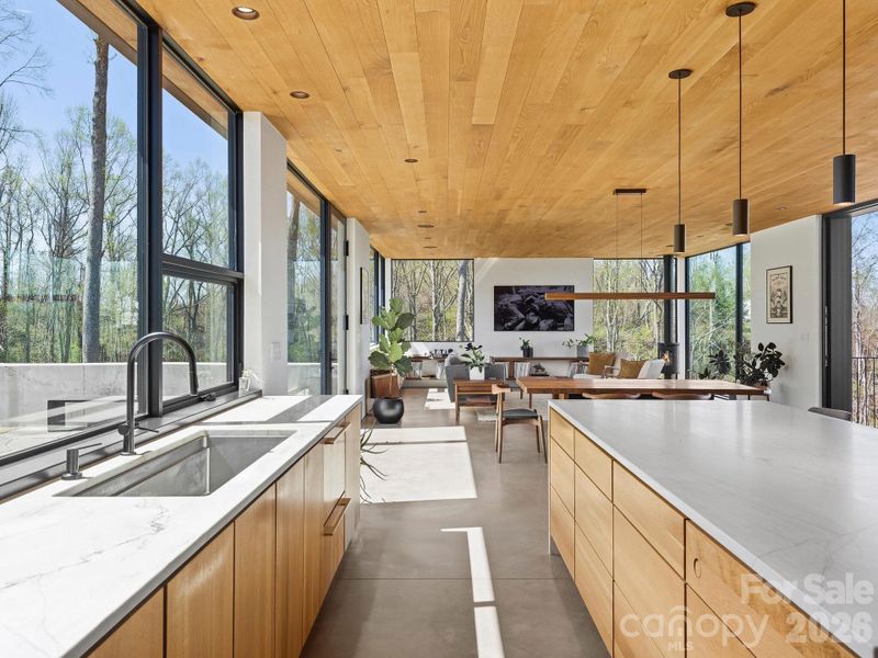 Community amenities in , Asheville (Image 34).