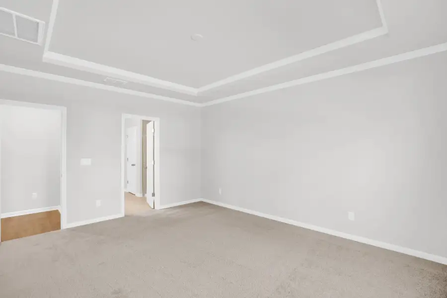 Spacious, unfurnished interior of a new home in Carriage Estates, Lexington (Image 20).