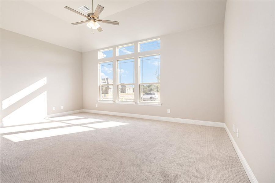Spacious, unfurnished interior of a new home in Ten Mile Creek Estates, DeSoto (Image 27).