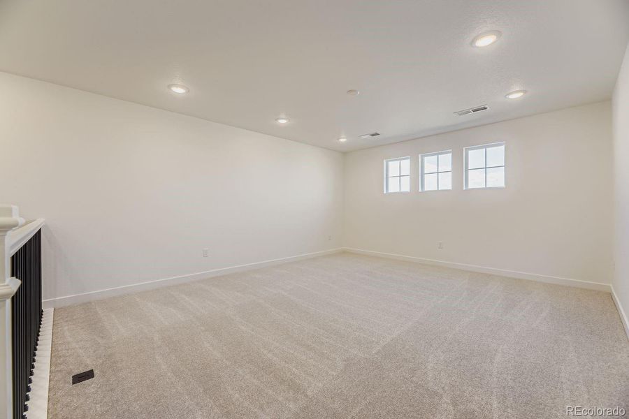 Spacious, unfurnished interior of a new home in Ken-Caryl Ranch: The Monarch Collection, Littleton (Image 16).
