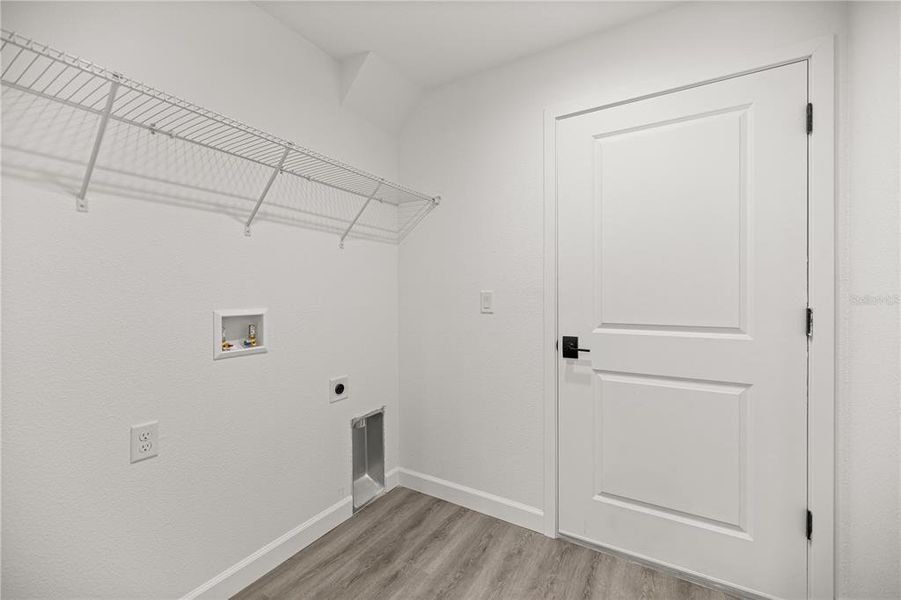 Spacious, unfurnished interior of a new home in , Dunnellon (Image 10).