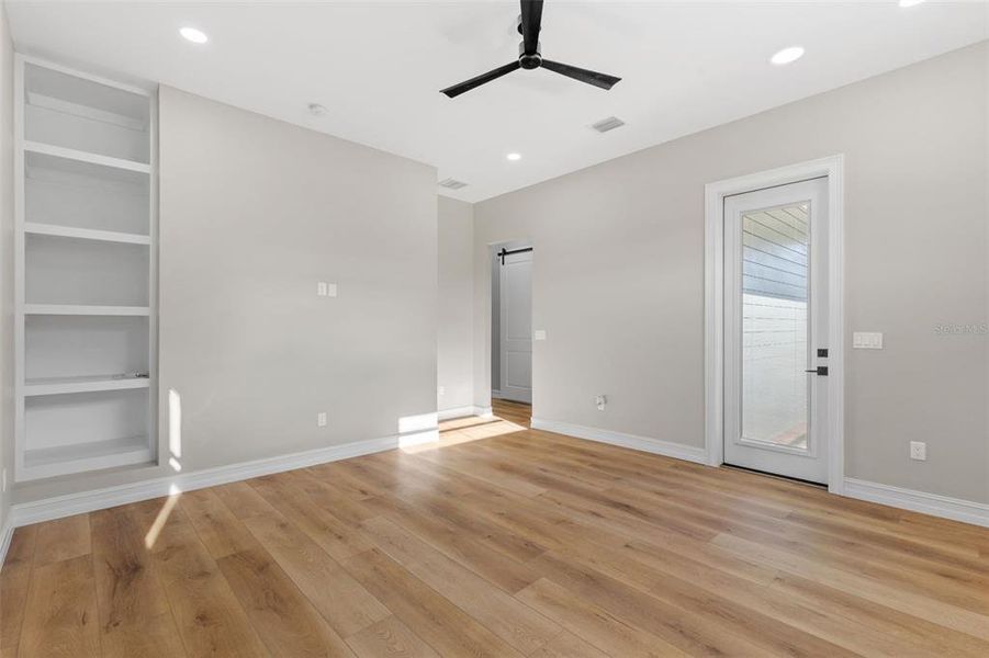 Spacious, unfurnished interior of a new home in , St. Petersburg (Image 27).