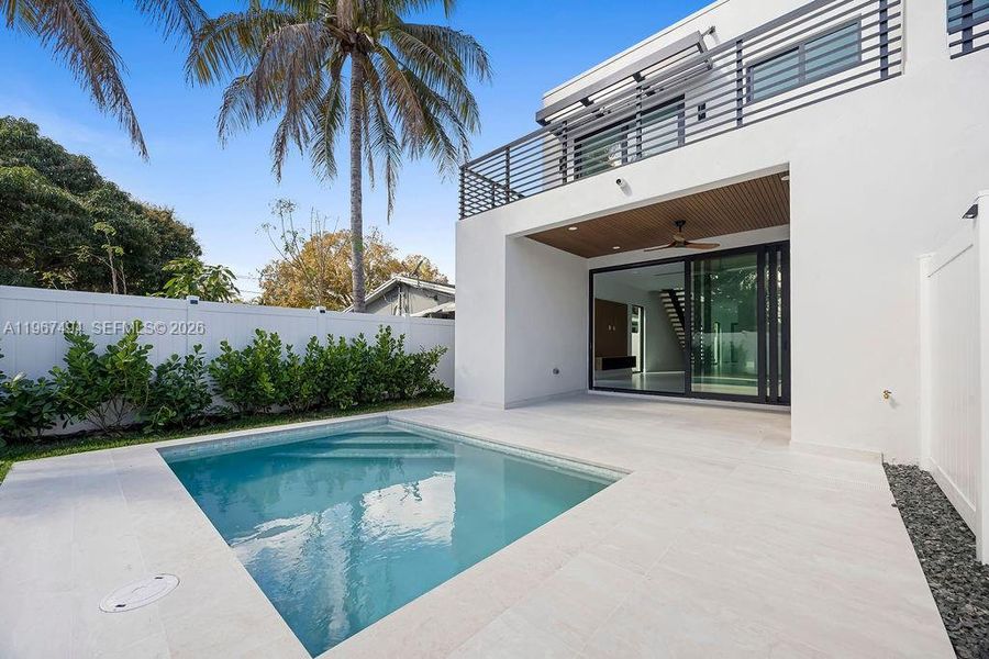 Exterior details and patio area of a home in , Fort Lauderdale (Image 28).