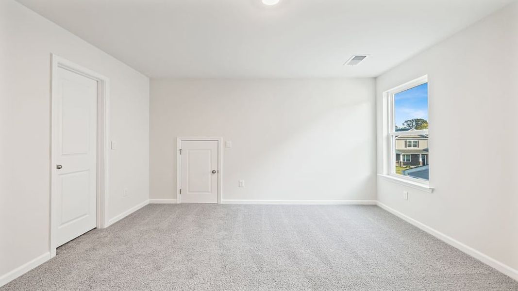 Spacious, unfurnished interior of a new home in Woodhaven, Spartanburg (Image 22).