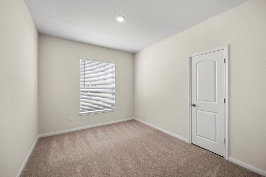Spacious, unfurnished interior of a new home in Lago Mar, Texas City (Image 6).