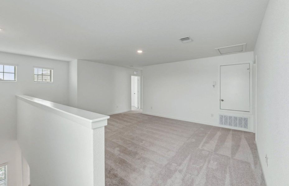 Spacious, unfurnished interior of a new home in Sonterra, Jarrell (Image 18).