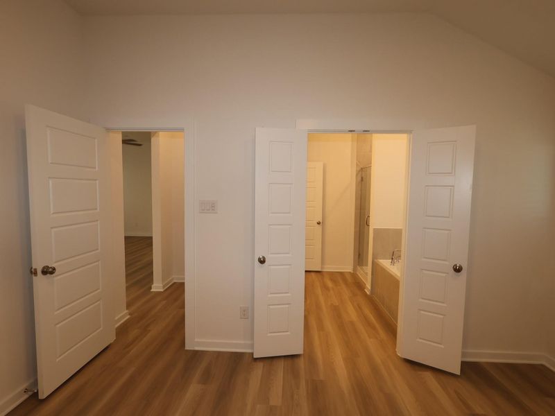 Spacious, unfurnished interior of a new home in Summerview, Fulshear (Image 9).