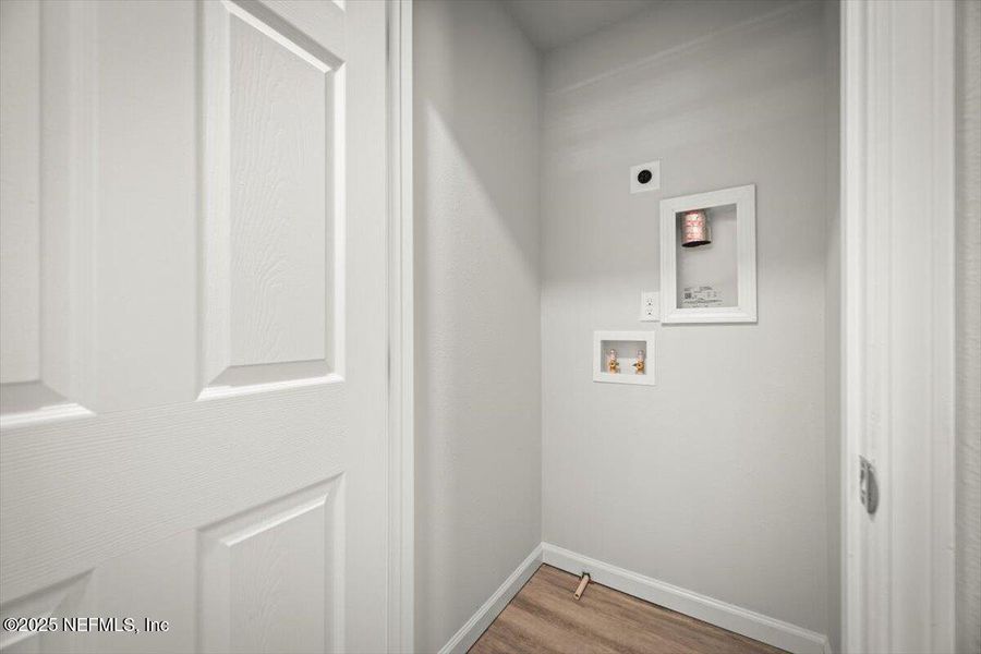 Spacious, unfurnished interior of a new home in , Jacksonville (Image 14).