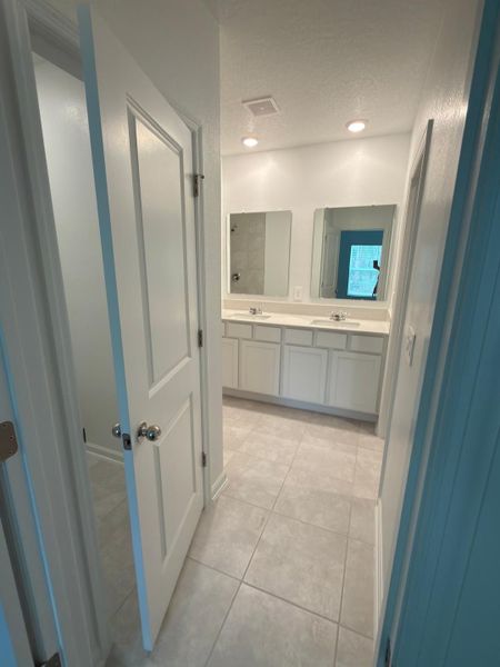 793ee349-40b8-409e-9774-a1ea9d422943