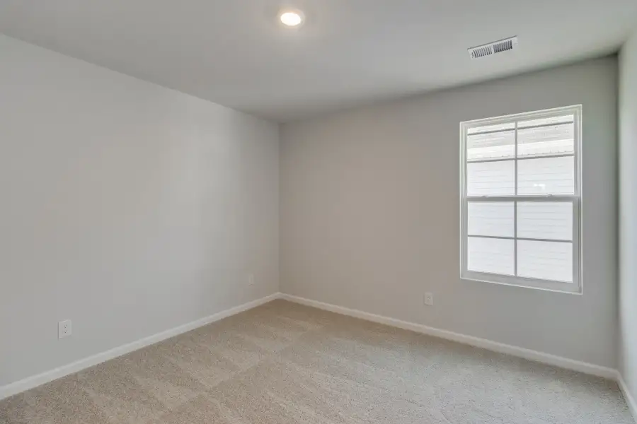 Spacious, unfurnished interior of a new home in Bluefield, Lexington (Image 31).