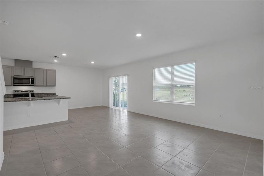 Spacious, unfurnished interior of a new home in , Lakeland (Image 28).