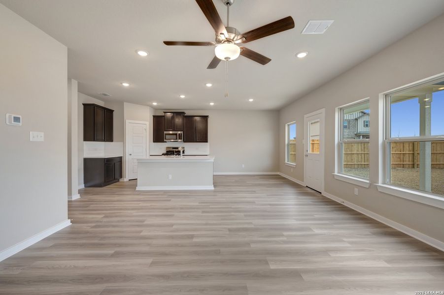 Spacious, unfurnished interior of a new home in Winding Brook, San Antonio (Image 33).