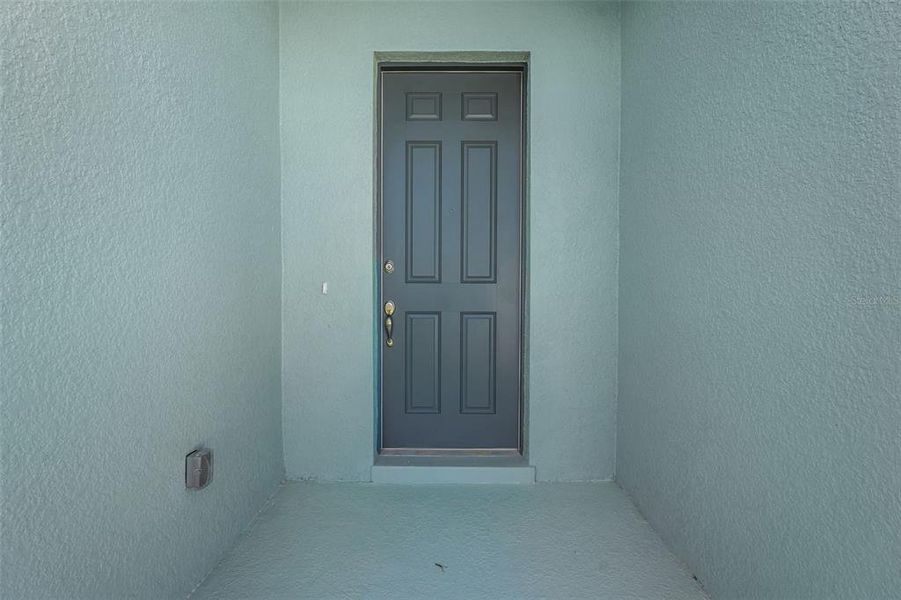 Exterior details and patio area of a home in Willowbrook North, Winter Haven (Image 3).