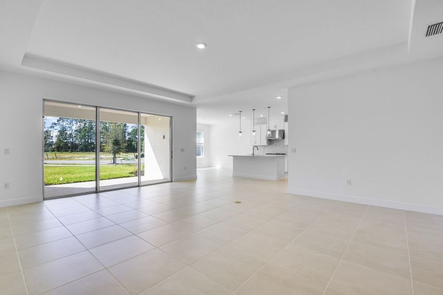 Spacious, unfurnished interior of a new home in Ardisia Park, New Smyrna Beach (Image 27).
