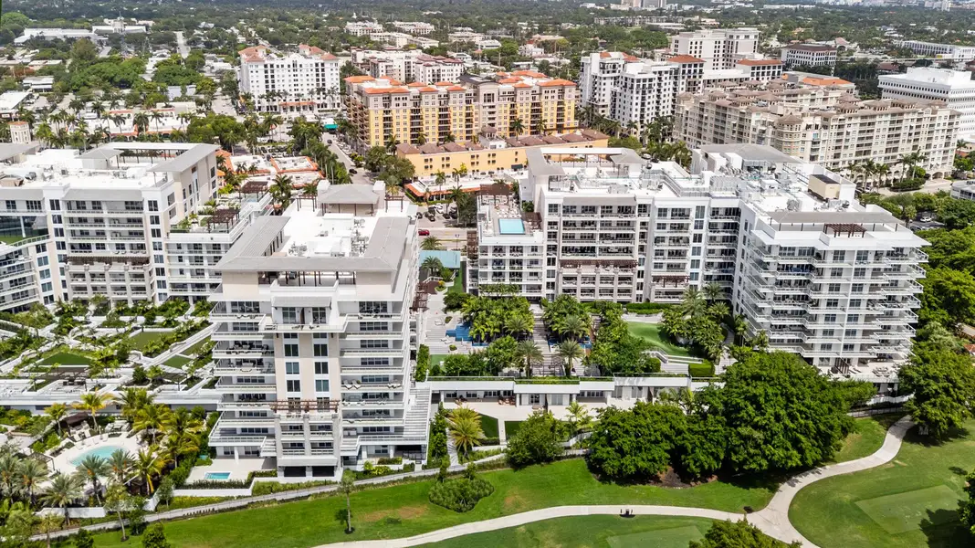 Condo located in Boca Raton, FL showcasing its design and architecture (Image 1).