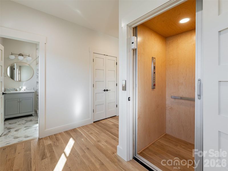Spacious, unfurnished interior of a new home in , Asheville (Image 23).