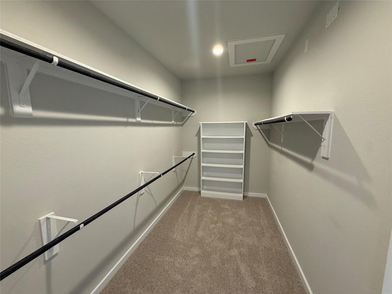 Spacious, unfurnished interior of a new home in Huntington Place, Rosharon (Image 9).