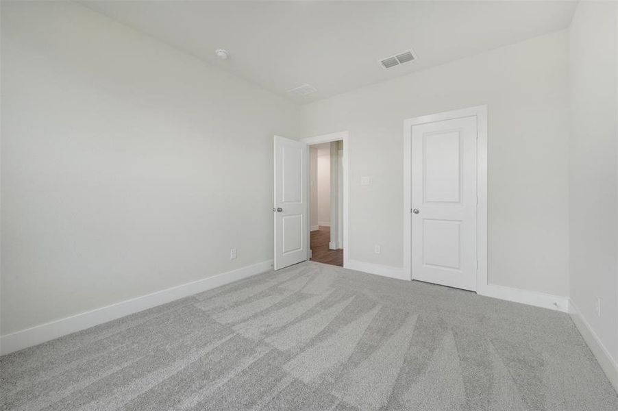Spacious, unfurnished interior of a new home in Chaparral Park, Oak Point (Image 18).