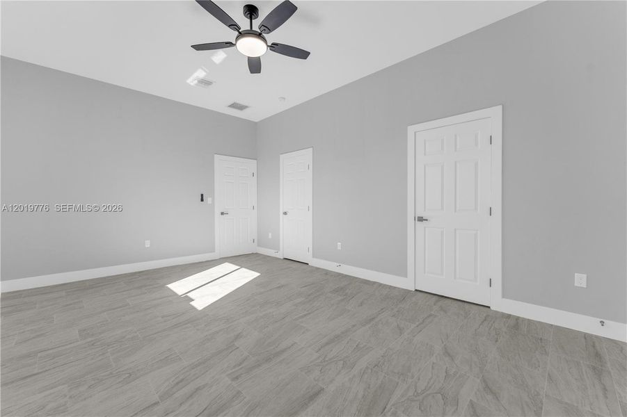 Spacious, unfurnished interior of a new home in , Fort Lauderdale (Image 33).