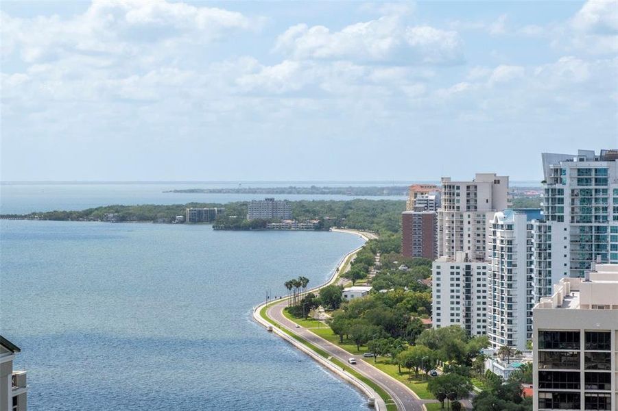 Condo located in Tampa, FL showcasing its design and architecture (Image 34). Condo located in Tampa, FL showcasing its design and architecture (Image 34).
