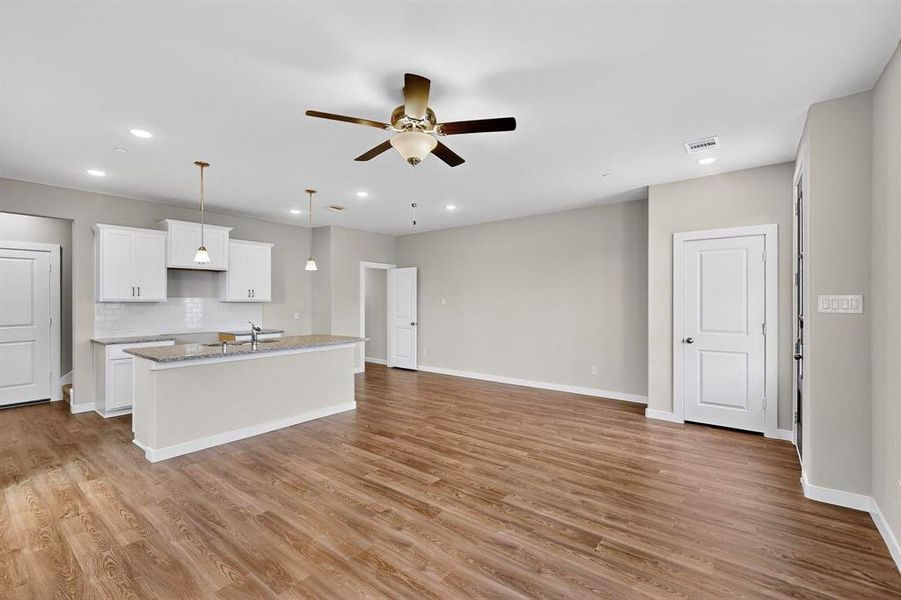 Spacious, unfurnished interior of a new home in Solterra Texas, Mesquite (Image 28).