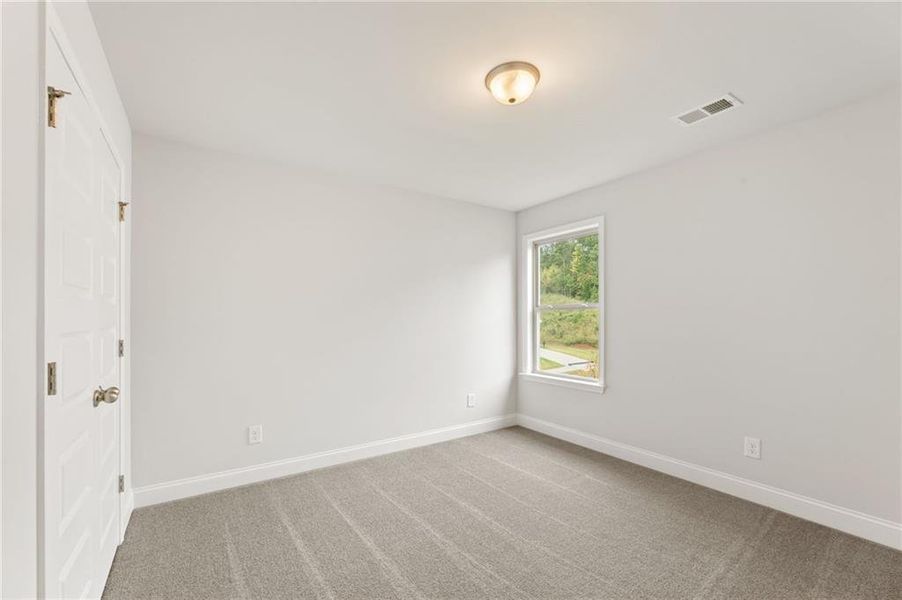 Spacious, unfurnished interior of a new home in Hellen Valley, Braselton (Image 25).