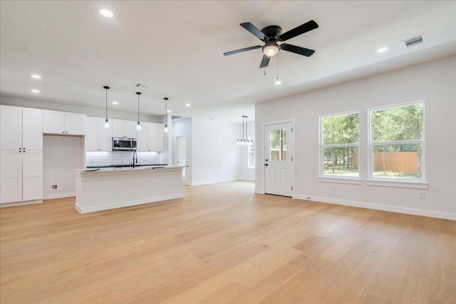 Spacious, unfurnished interior of a new home in , Bastrop (Image 32).