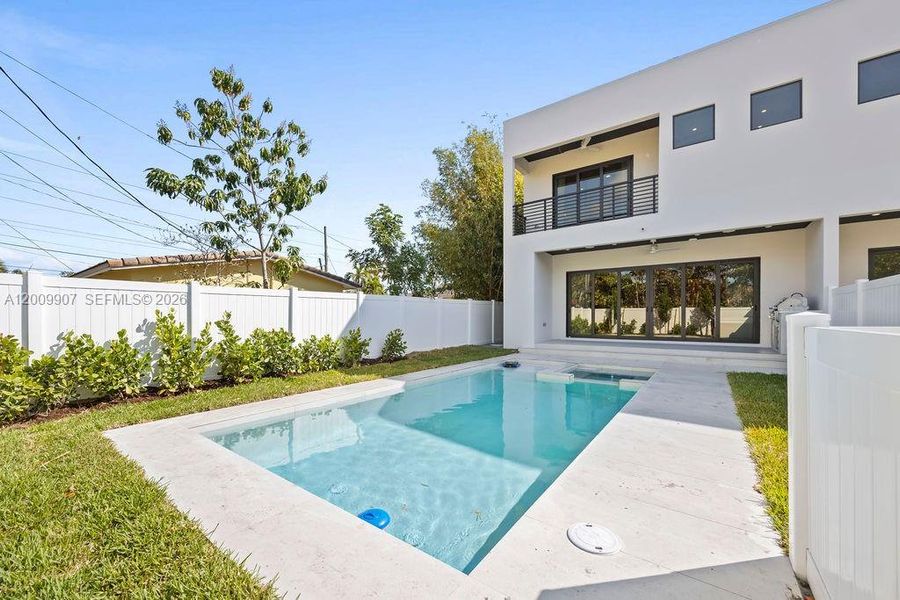Exterior details and patio area of a home in , Fort Lauderdale (Image 3).