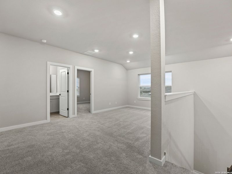 Spacious, unfurnished interior of a new home in Saddle Creek Ranch, Cibolo (Image 24).
