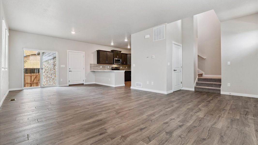 Spacious, unfurnished interior of a new home in Horizon Uptown, Aurora (Image 7).