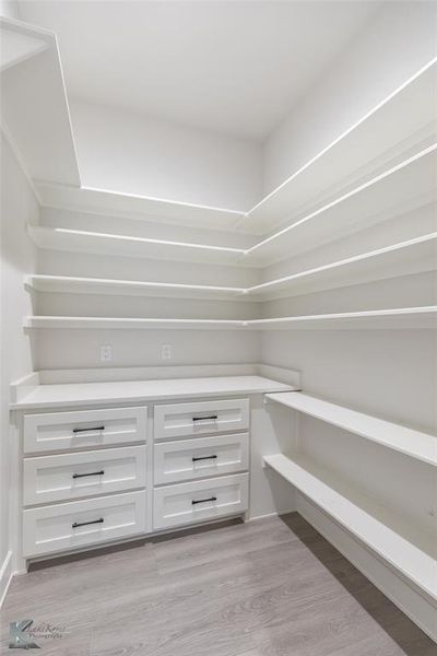 Spacious, unfurnished interior of a new home in , Abilene (Image 36).