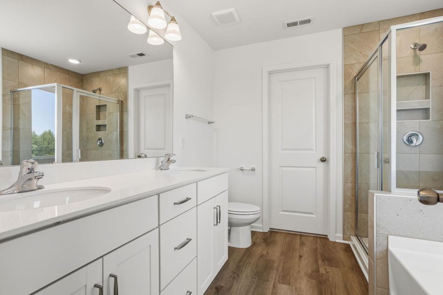 Furnished interior view inside a new home in Bellevue, Greenville (Image 8).