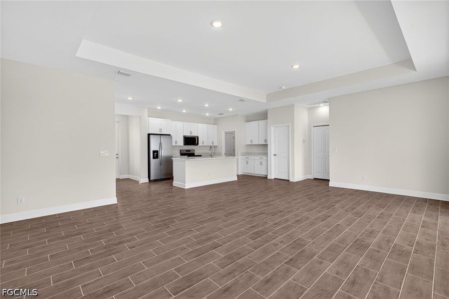 Spacious, unfurnished interior of a new home in Cape Coral, Cape Coral (Image 29).