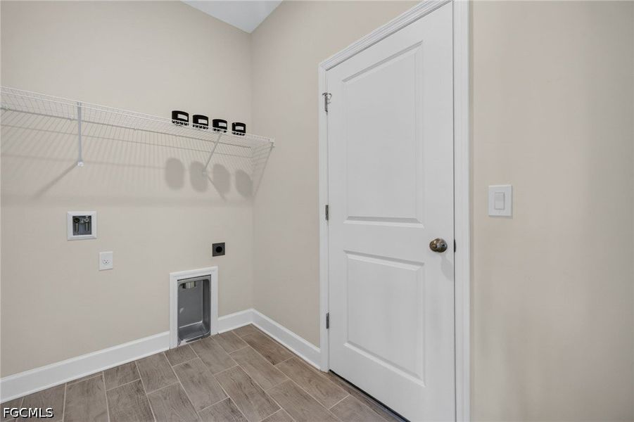 Spacious, unfurnished interior of a new home in Cape Coral, Cape Coral (Image 23).