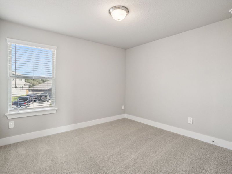 Spacious, unfurnished interior of a new home in Lark Canyon, New Braunfels (Image 24).