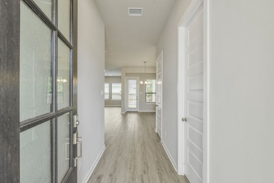 Spacious, unfurnished interior of a new home in Summer Place  35', Montgomery (Image 18).